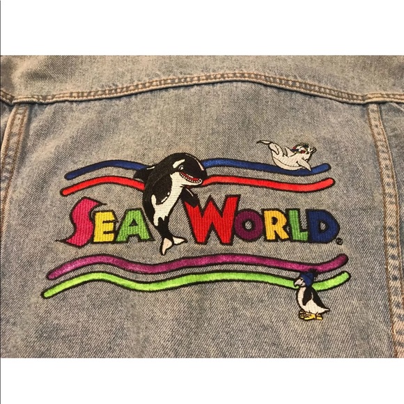 90’s Light Wash Sea World Patch Denim Jacket